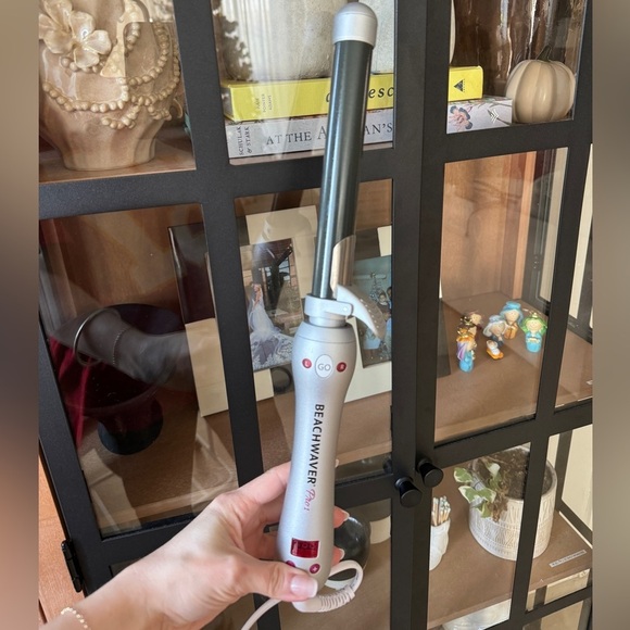 Beachwaver Pro 1 curling iron rotating 1.25” barrel hair styling tools - Picture 4 of 6